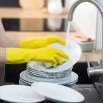 ظرفشور آقا درکیش هستم 