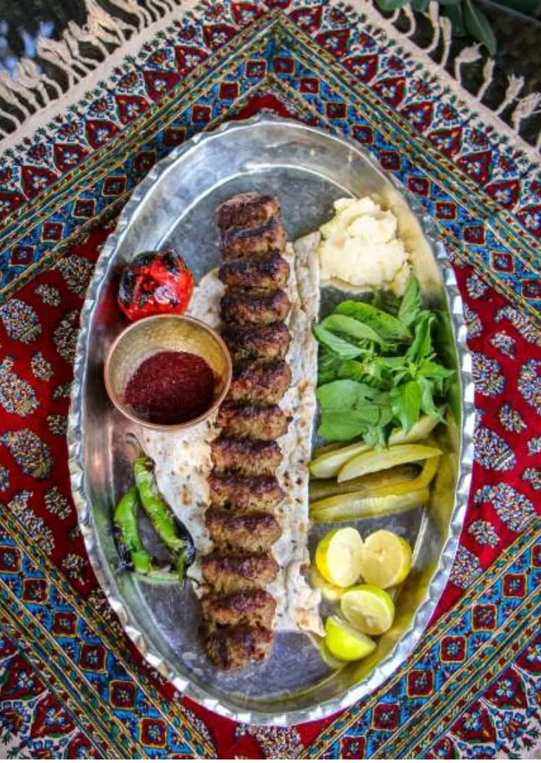 استخدام اشپز اقا در منطقه بیست و دو