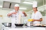 وسط کار آقا در قم هستم 