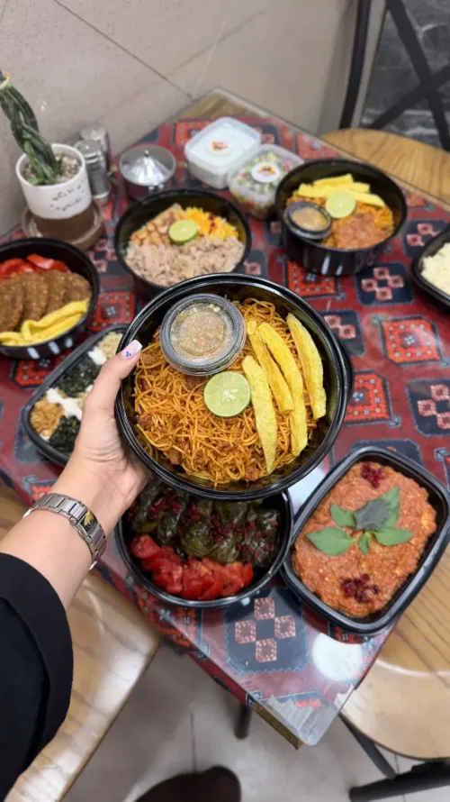 نیروی آماده ساز خانم در قم هستم 