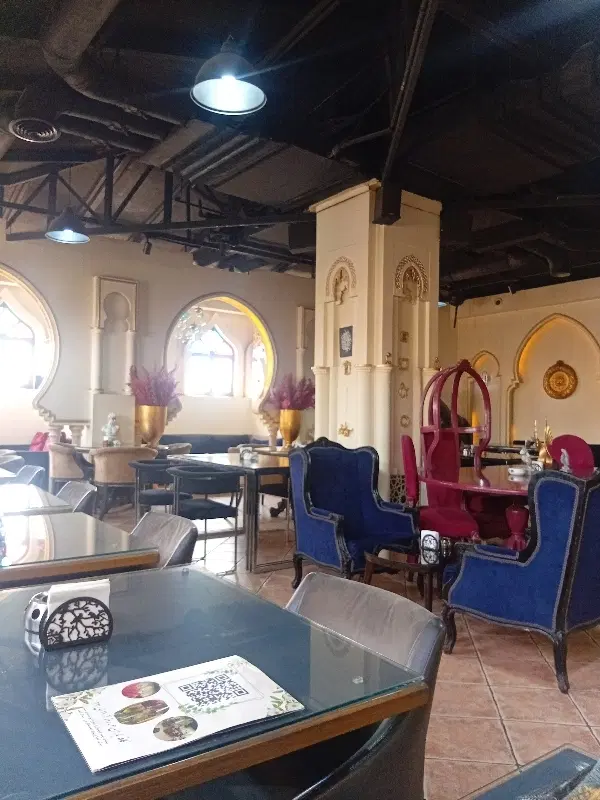 آشپز فرنگی و کارگر ساده