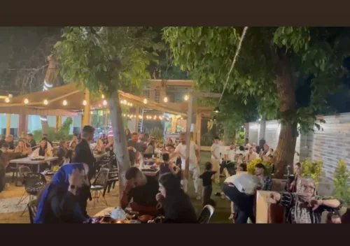 آشپز ایرانی و تخته کار