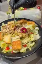 آشپز ایرانی، فرنگی، باریستا و سالن کار، ویتر نیازمندیم