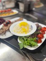 گارسون خانم در تهران هستم 