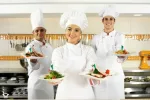 وسط کار خانم در قم هستم 