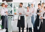 وسط کار آقا در قم هستم 