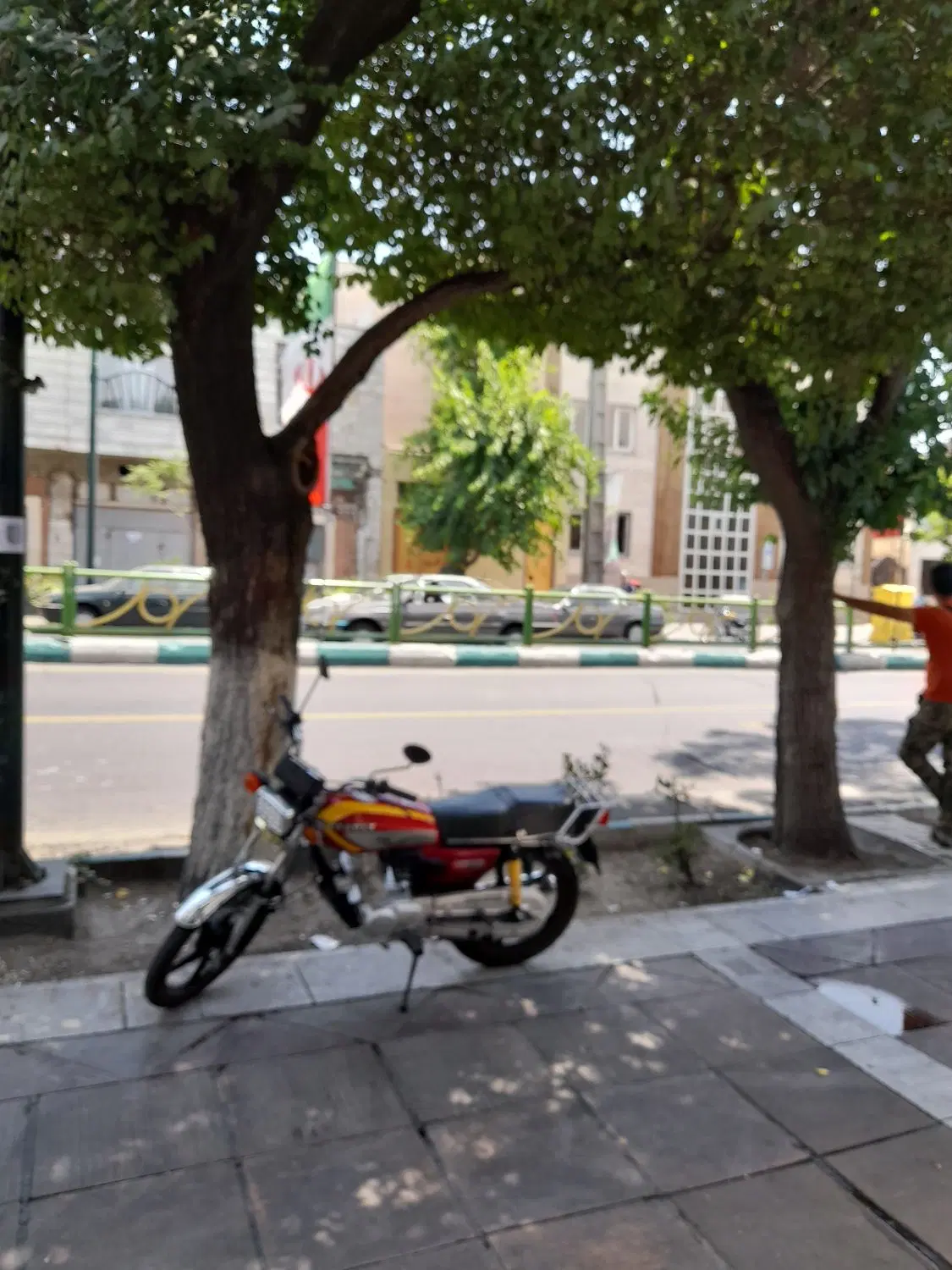 کمک آشپز آقا یا خانم جهت رستوران نیازمندیم