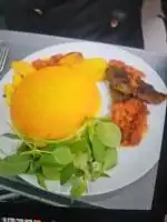 کمک آشپز و خدماتی خانم نیازمندیم