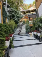 خواننده جهت موزیک زنده در رستوران هستم